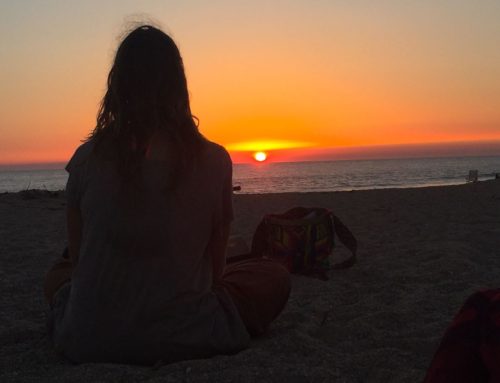 Meditación y yoga en la playa de Cádiz